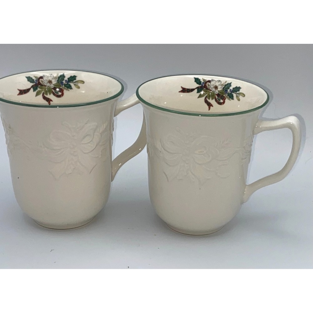 Mikasa Holiday Season Coffee Tea Mugs Set of‎ Two Christmas Ribbons Holly Bells